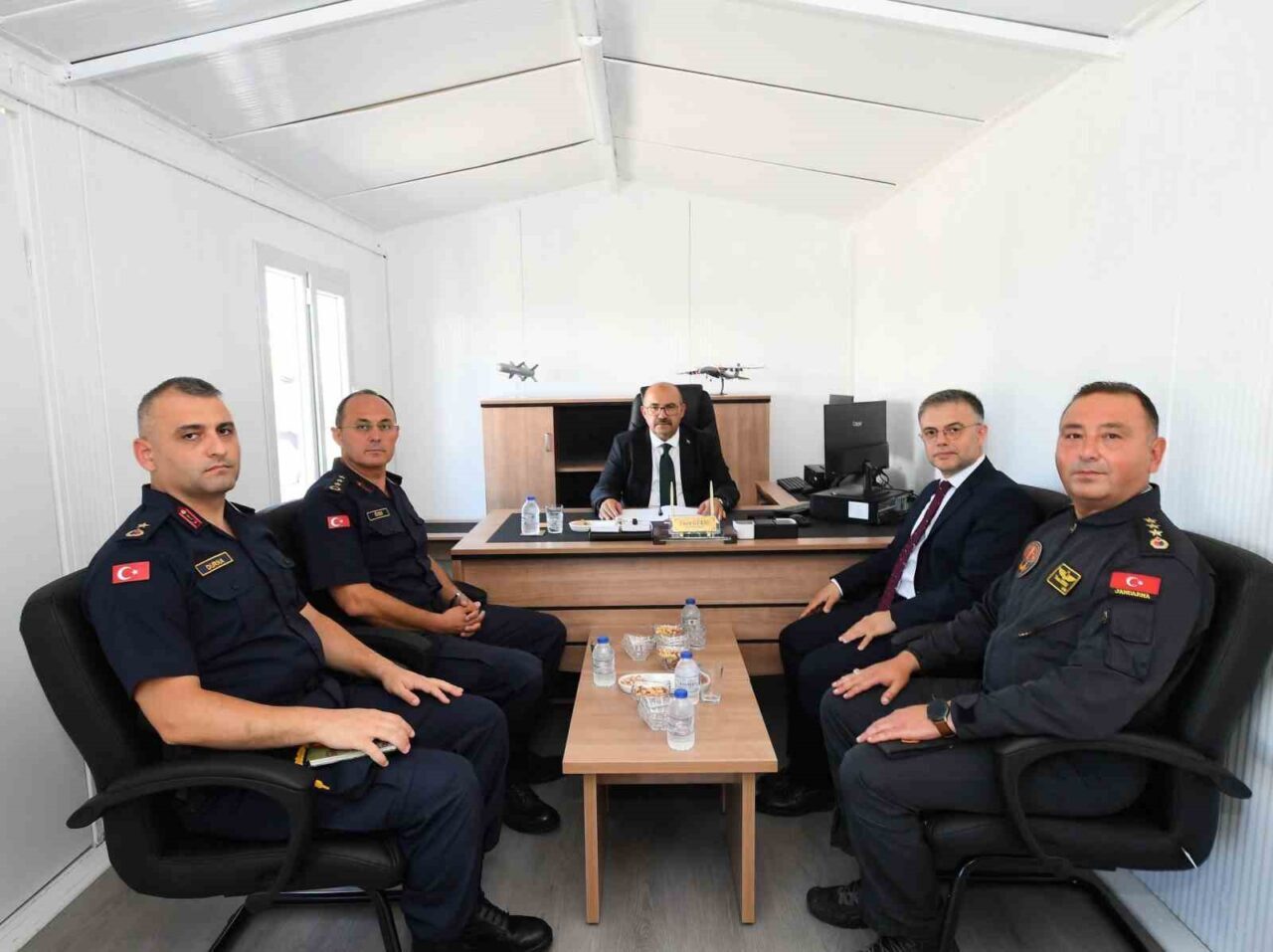 Vali Ustaoğlu, Bandırma’da güvenlik ve hizmet gündemiyle temaslarda bulundu 20 Bülten Medya -
