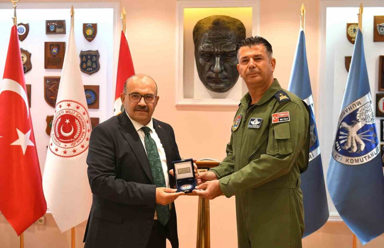 Vali Ustaoğlu, Bandırma’da güvenlik ve hizmet gündemiyle temaslarda bulundu 19 Bülten Medya -