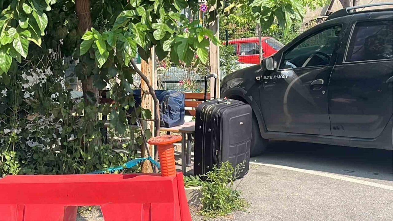 Valilik önündeki şüpheli valizler ekipleri alarma geçirdi.. Gerçek sonradan çıktı 16 Bülten Medya -