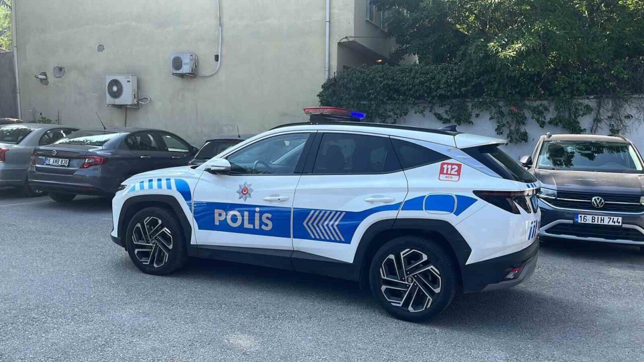 Valilik önündeki şüpheli valizler ekipleri alarma geçirdi.. Gerçek sonradan çıktı 15 Bülten Medya -
