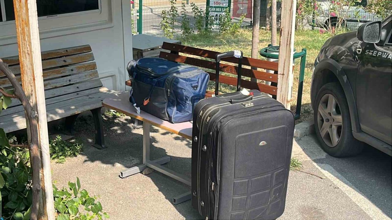 Valilik önündeki şüpheli valizler ekipleri alarma geçirdi.. Gerçek sonradan çıktı 13 Bülten Medya -