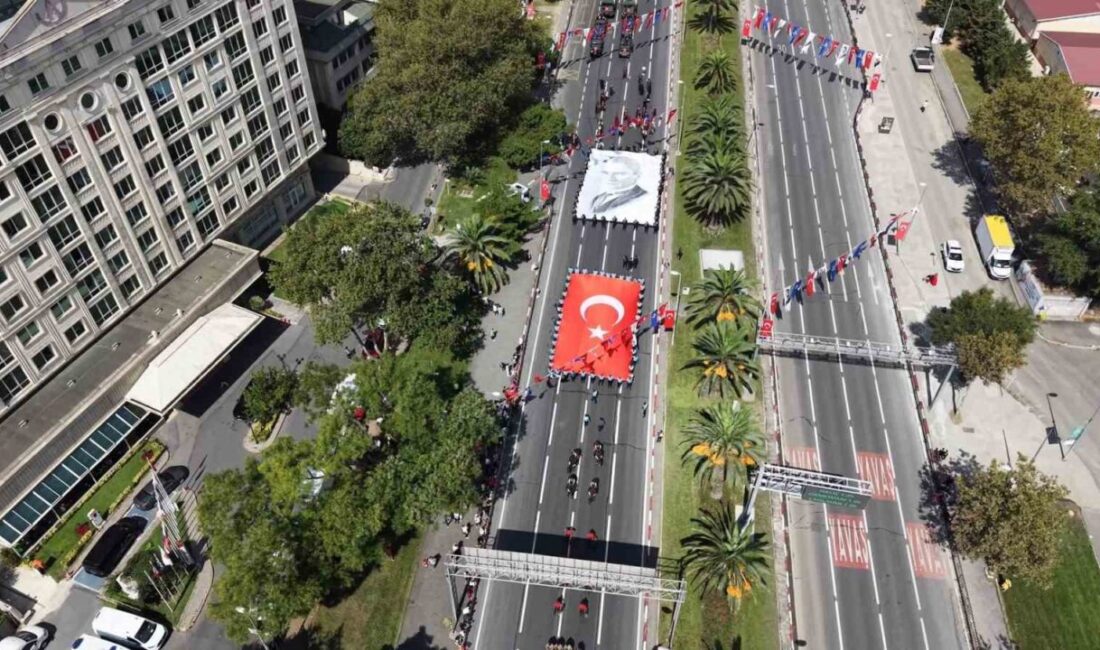 Vatan Caddesi’nde 30 Ağustos Zafer Bayramı töreni 30 Ağustos Zafer Bayramı’nın 104’üncü yıl dönümü Vatan Caddesi’nde tören