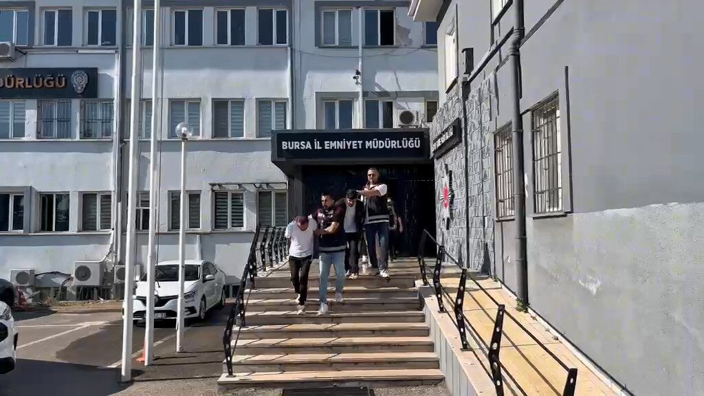 Vatandaşlara zorla hesap açtırıp kara para aklayan şahıslara baskın 13 Bülten Medya -