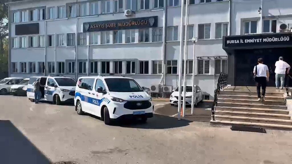 Vatandaşlara zorla hesap açtırıp kara para aklayan şahıslara baskın 15 Bülten Medya -