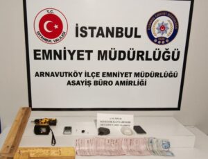 İstanbul Arnavutköy'de düzenlenen operasyonda, vidalanmış kalasların arasına gizlenen uyuşturucu maddeler