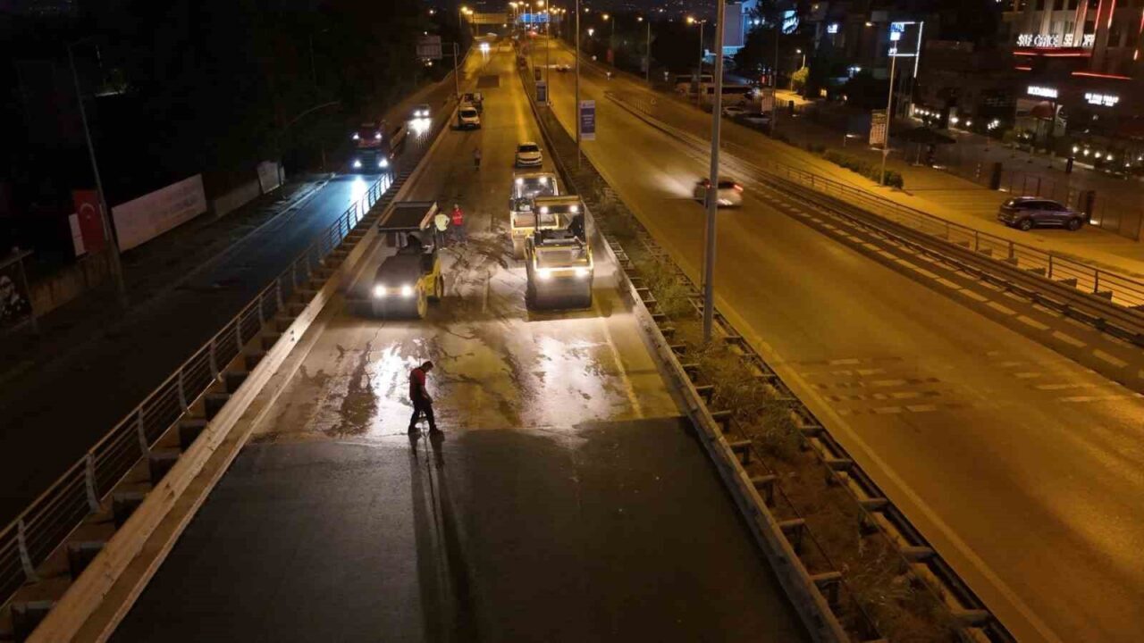 Yahya Kaptan Köprüsü’ne gece mesaisiyle 611 ton asfalt serildi 11 Bülten Medya -