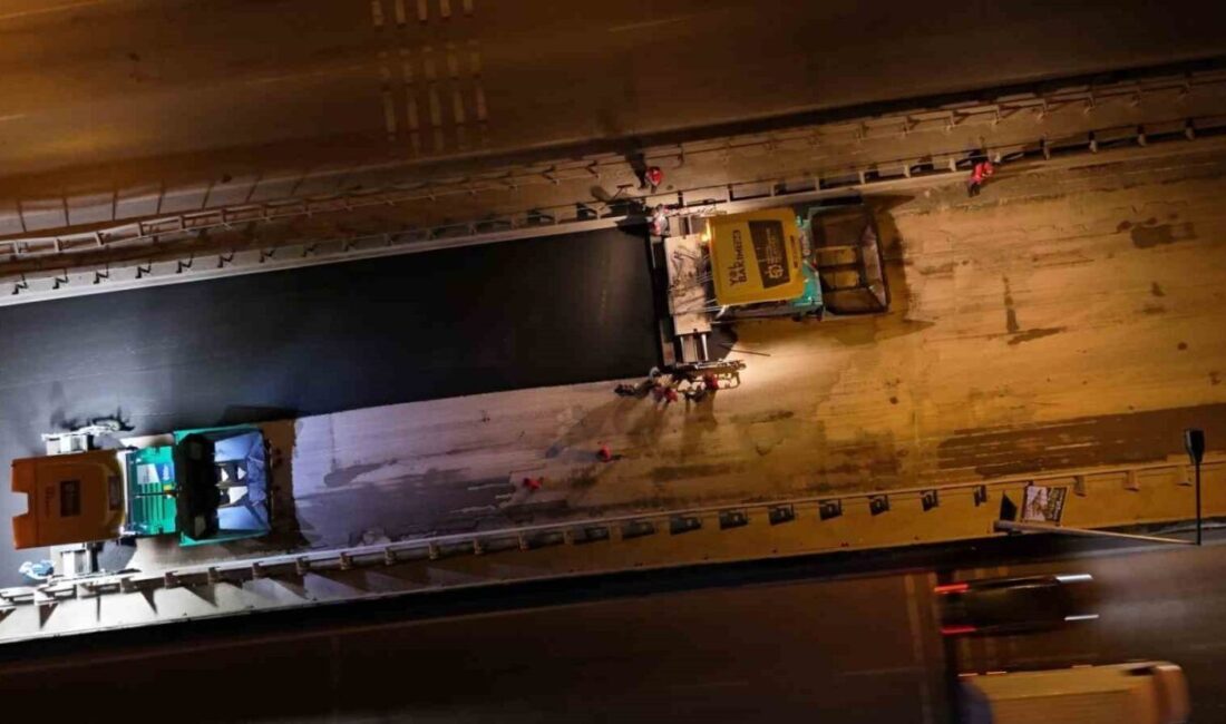 Yahya Kaptan Köprüsü’ne gece mesaisiyle 611 ton asfalt serildi İzmit’te ulaşımın önemli noktalarından Yahya Kaptan Köprüsü’nde gece saatlerinde yürütülen