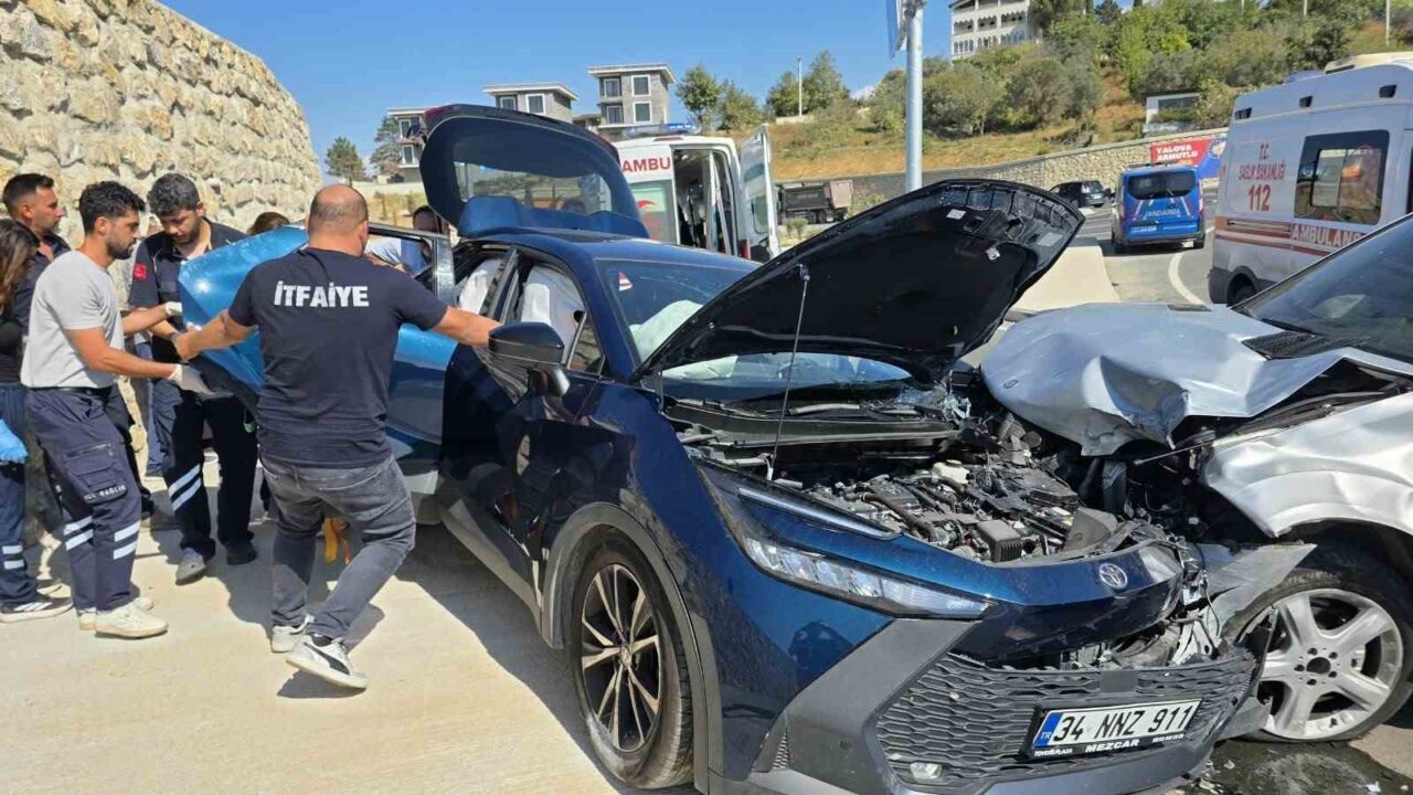 Yalova’da 2 otomobil çarpıştı: 4 yaralı 18 Bülten Medya -
