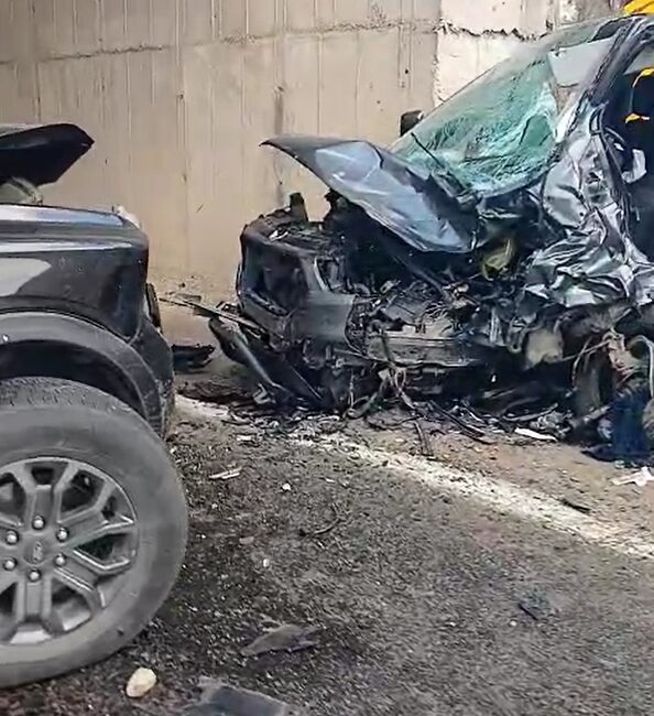 Yalova’nın Çınarcık ilçesinde pikap ile hafif ticari aracın kafa kafaya