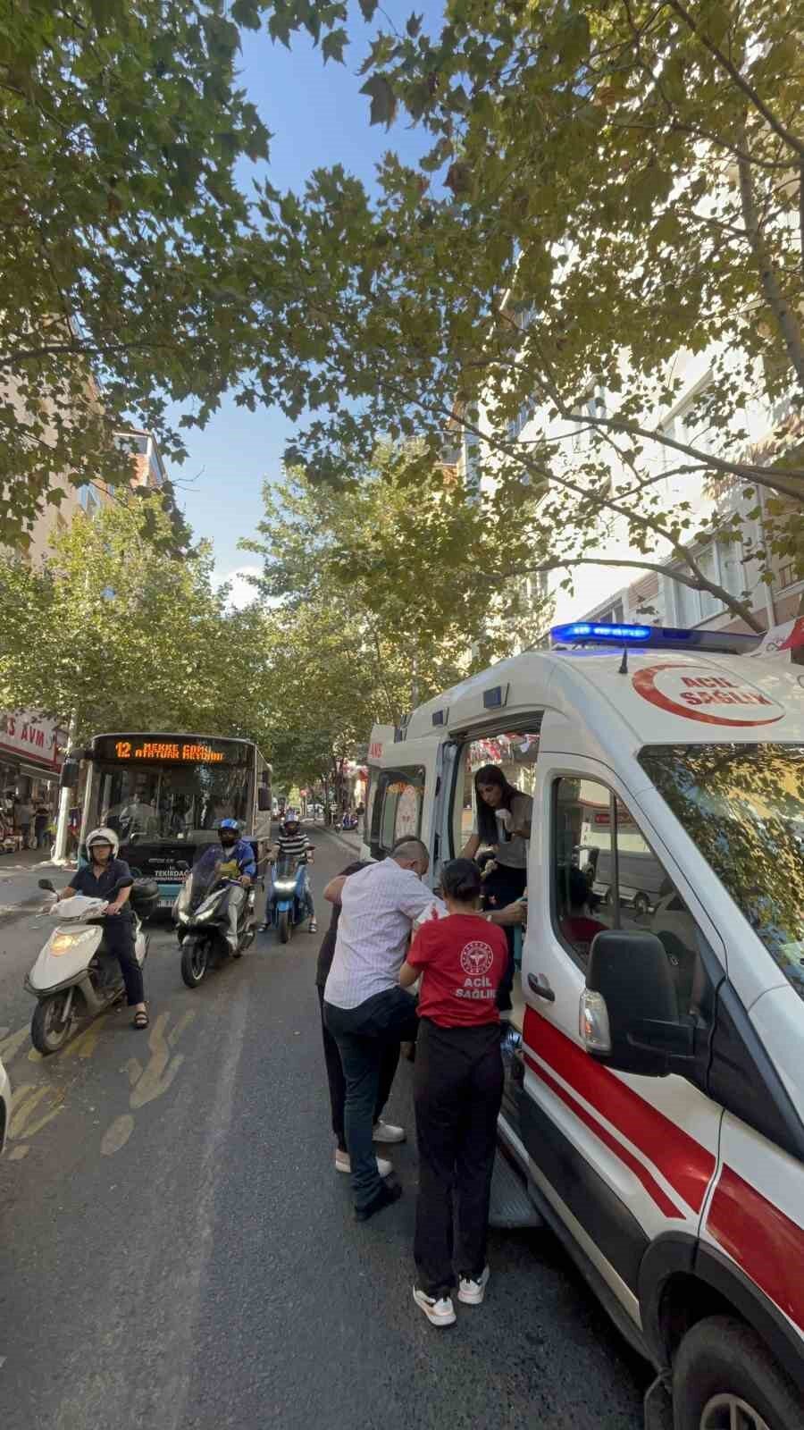 Yaya geçidinde yaşlı adama çarpan motosiklet sürücüsünden şok sözler: "Öğretmenleri böyle mi öğretiyor bunlara?" 12 Bülten Medya -