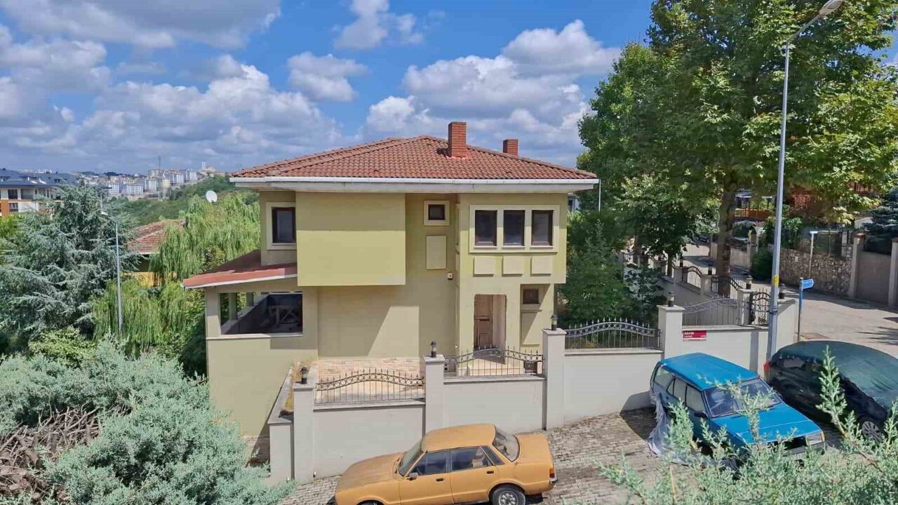 Yazar Murat Koparan Üsküdar’daki villasında ölü bulundu 10 Bülten Medya -
