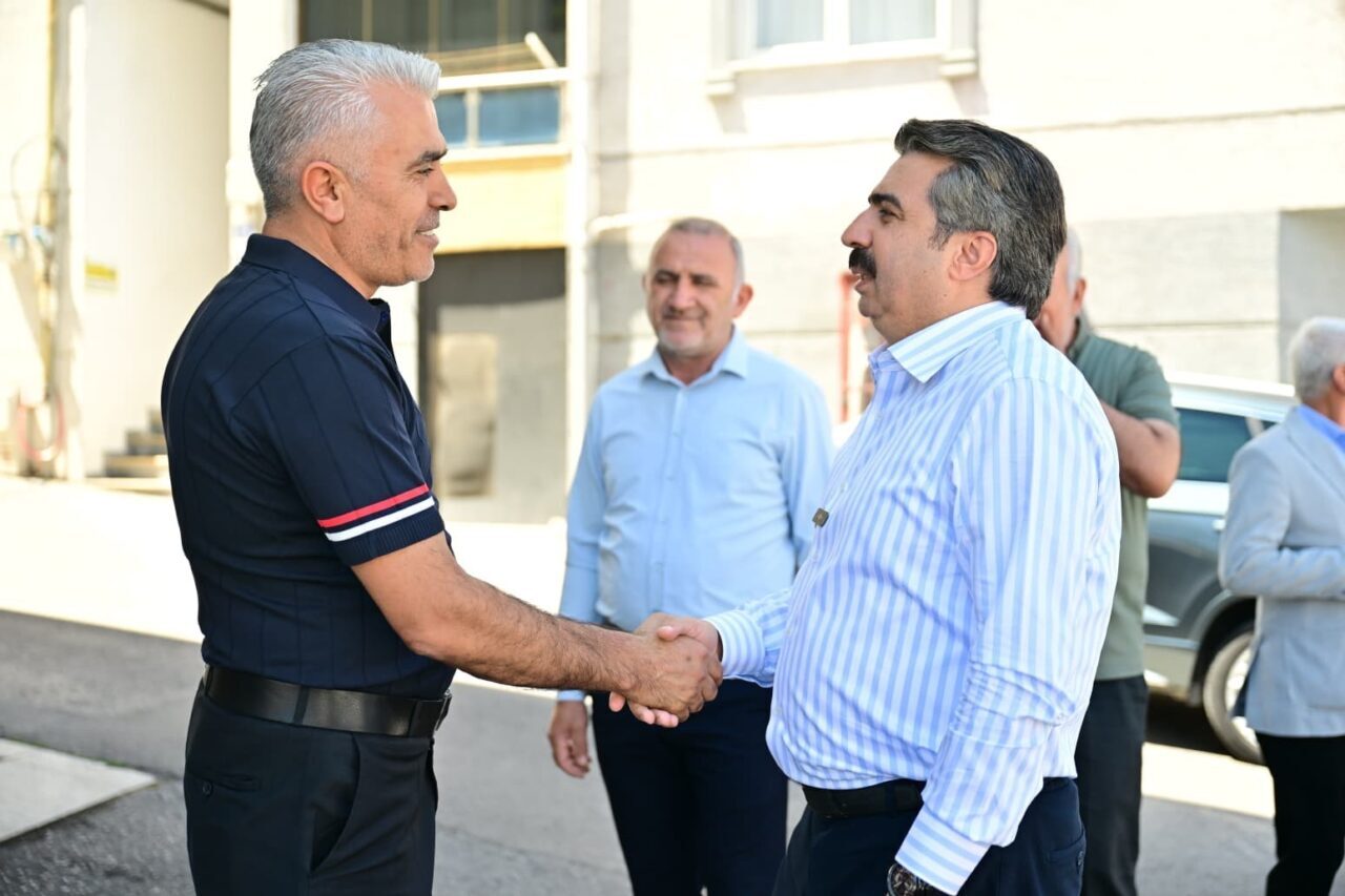Yıldırım Belediye Başkanı Oktay Yılmaz, Çiçek Caddesi esnafıyla buluştu 23 Bülten Medya -