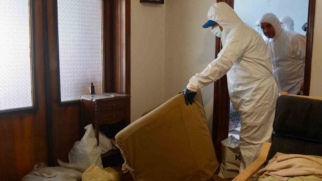 Yıldırım’da o evden 3 kamyon çöp çıktı 15 Bülten Medya -
