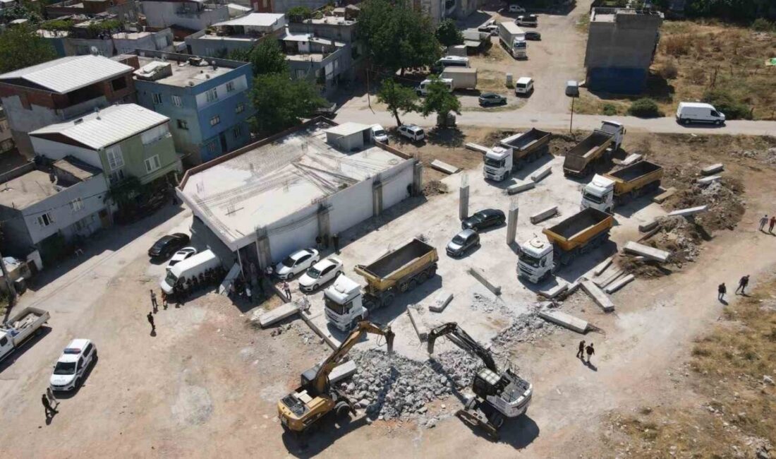 Yıldırım’da yıkıma ‘lüks’ engel Yıldırım Belediyesi’nin daha önce de yıkım kararı verdiği alanda, mülk