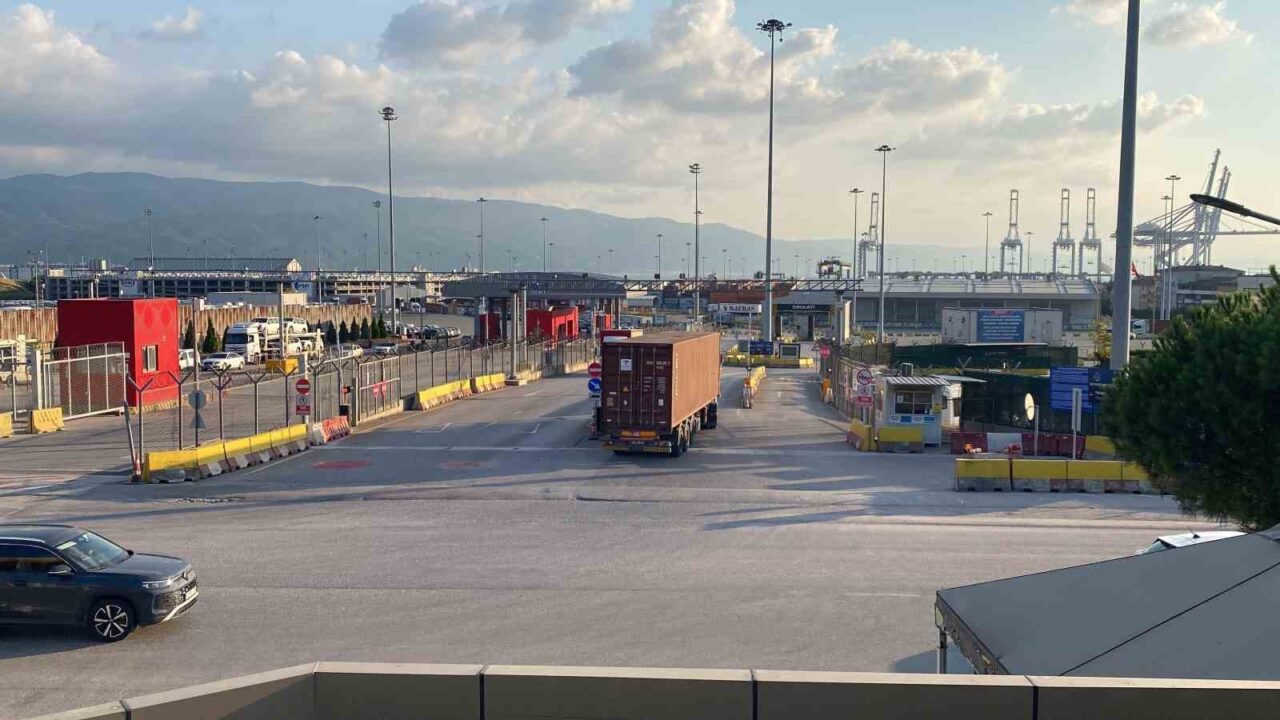 Kocaeli’nin Körfez ilçesinde meydana gelen iş kazasında yüksekten düşen liman