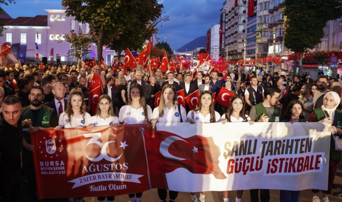 Bursalılar 30 Ağustos’ta tek yürek oldu! Bursa’da 30 Ağustos Zafer Bayramı’nın 104’üncü yıl dönümü, binlerce kişinin
