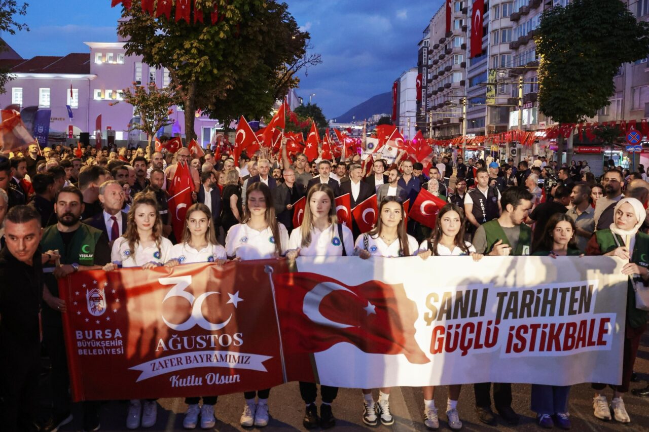 Bursa’da 30 Ağustos Zafer Bayramı’nın 104’üncü yıl dönümü, binlerce kişinin