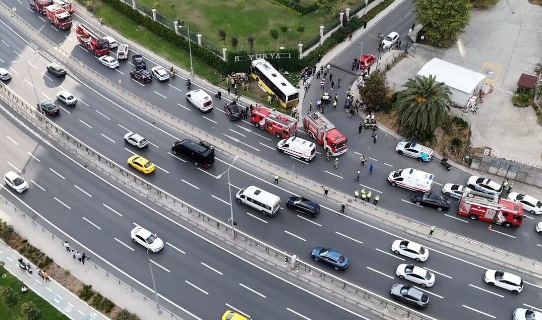 Zeytinburnu’nda İETT otobüsü duvara çarptı: 1 ölü, 17 yaralı Zeytinburnu’nda İETT otobüsünün site duvarına çarptığı kazada 1 kişi hayatını