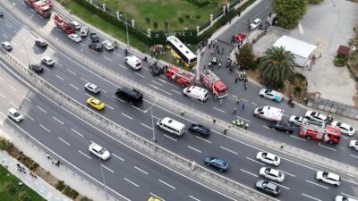 Zeytinburnu’nda İETT otobüsünün site duvarına çarptığı kazada 1 kişi hayatını