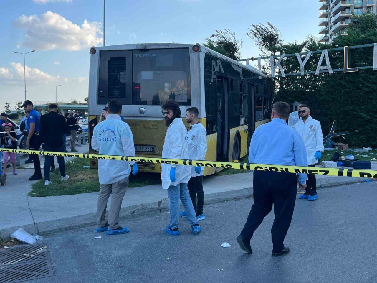 Zeytinburnu’nda İETT otobüsü duvara çarptı: 1 ölü, 17 yaralı 14 Bülten Medya -