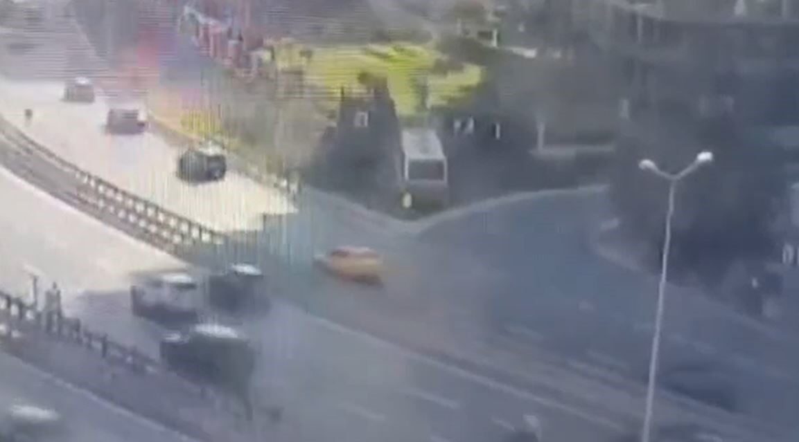 Zeytinburnu’nda İETT otobüsü duvara çarptı: 1 ölü, 17 yaralı 15 Bülten Medya -