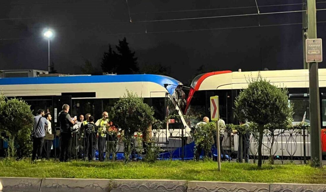 Zeytinburnu’nda iki tramvay çarpıştı: 9 yaralı Zeytinburnu’nda T1 Kabataş-Bağcılar Tramvay Hattı’nın Pazartekke ile Topkapı durakları arasında