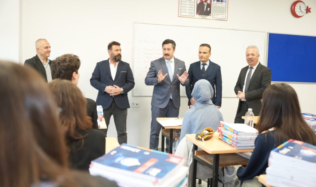 Yenişehir’de gençlere 3 bin kitap desteği! Yenişehir Belediyesi ile Halk Eğitimi Merkezi iş birliğinde düzenlenen üniversite