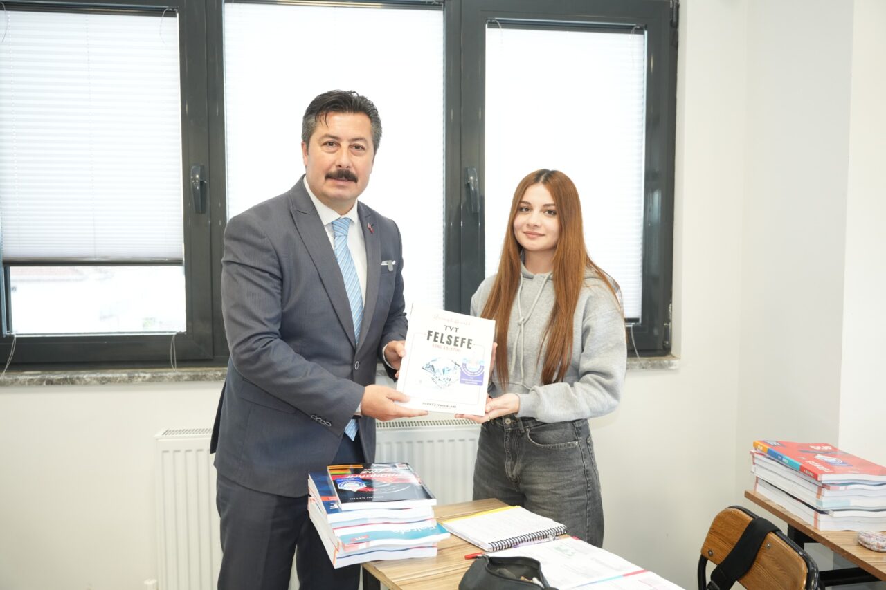Yenişehir’de gençlere 3 bin kitap desteği! 1 Bülten Medya -