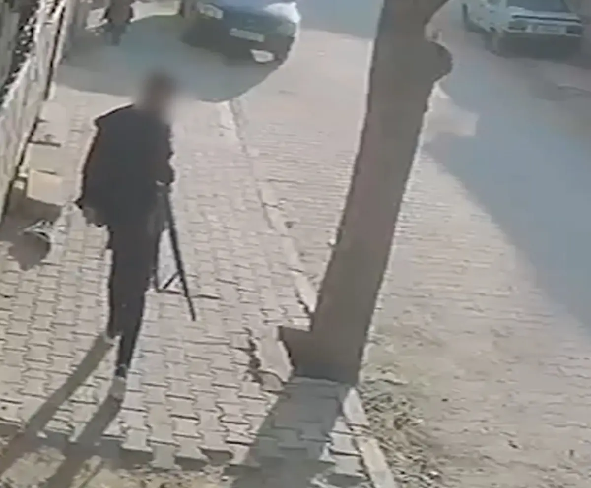 Turgutlu’da lise önünde silahlı saldırı! 1 öğrenci hayatını kaybetti 2 Bülten Medya -