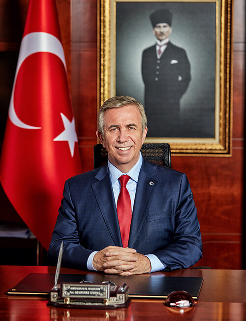 Mansur Yavaş CHP’den istifa etti! Yoluna bağımsız devam edecek! Ankara Büyükşehir Belediye Başkanı Mansur Yavaş, CHP’den istifa ettiğini ve