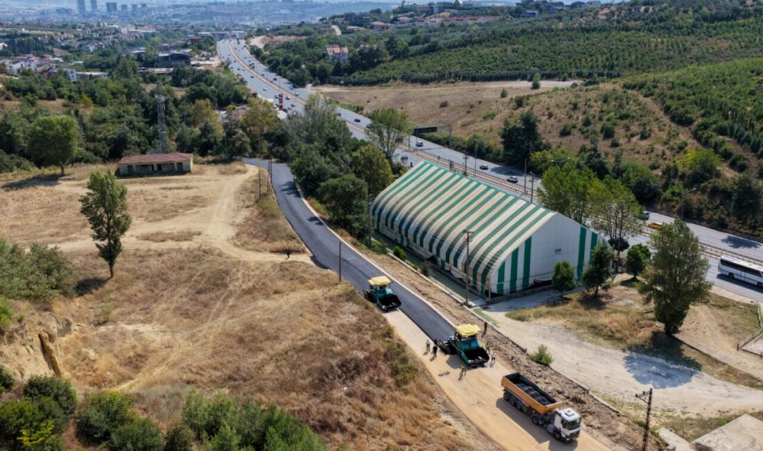 Mudanya’da yol genişletme çalışması başladı Bursa Büyükşehir Belediyesi, Mudanya Çağrışan Mahallesi’ndeki bağlantı yolunda 1.100 metrelik