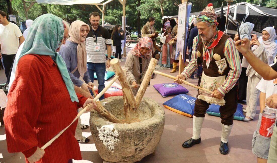 Bursa’nın asırlık değerleri festivalde yeniden canlandı Bursa Gastronomi Festivali’nde kentin geleneksel el sanatları ve unutulmaya yüz