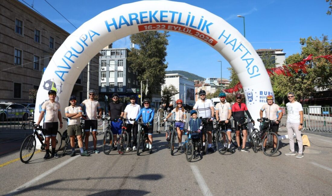 Bursa’da Avrupa Hareketlilik Haftası kapsamında Atatürk Caddesi araç trafiğine kapatıldı.