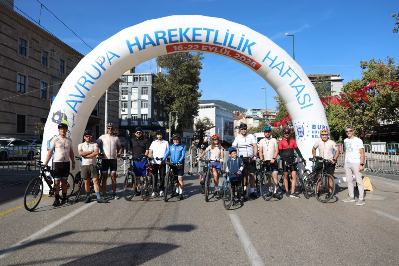 Bursa’da Avrupa Hareketlilik Haftası kapsamında Atatürk Caddesi araç trafiğine kapatıldı.