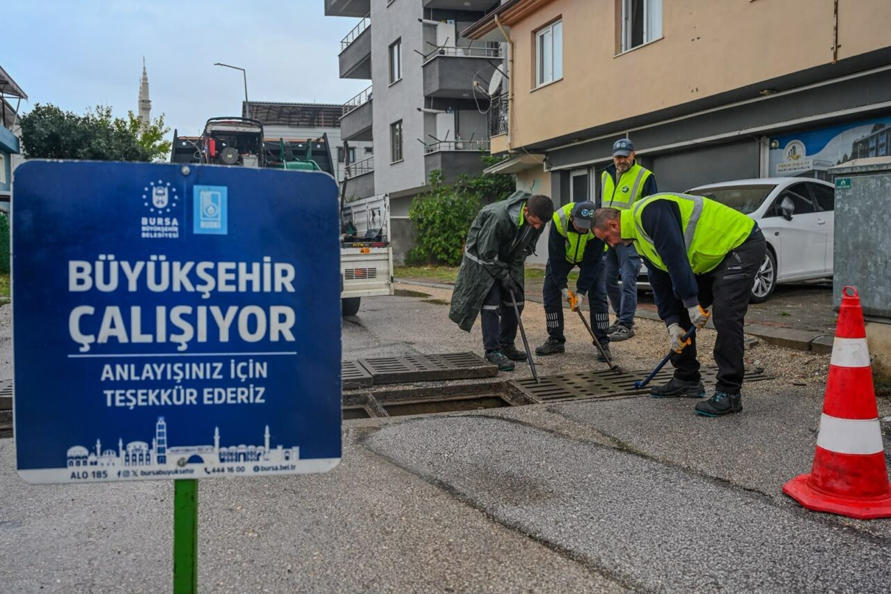 Bursa Büyükşehir Belediyesi, kent genelinde etkili olan yoğun yağışın ardından