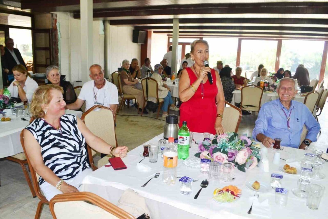 50 yıl önce okul sırasında başlayan dostluklarını tazelediler 17 Bülten Medya -