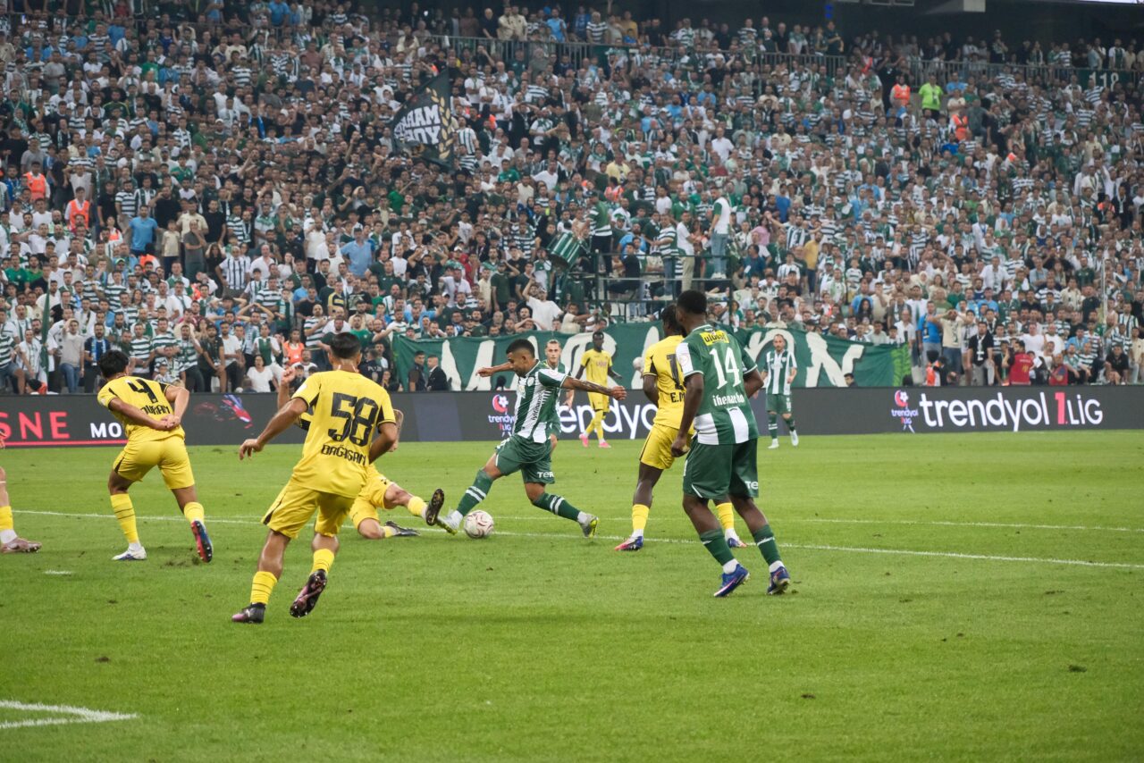 Bursaspor Trendyol 1. Lig 5. hafta mücadelesinde evinde İstanbulspor ile