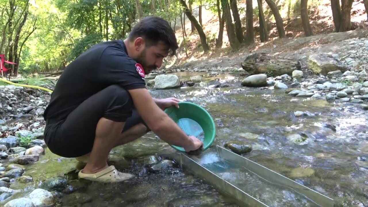 Bursa’da 15 yaşında ailesinden öğrendiği altın arama işini yıllar içinde