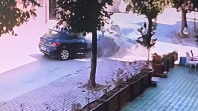 Bursa’nın İnegöl ilçesinde kontrolden çıkan otomobil karşı şeride geçerek başka