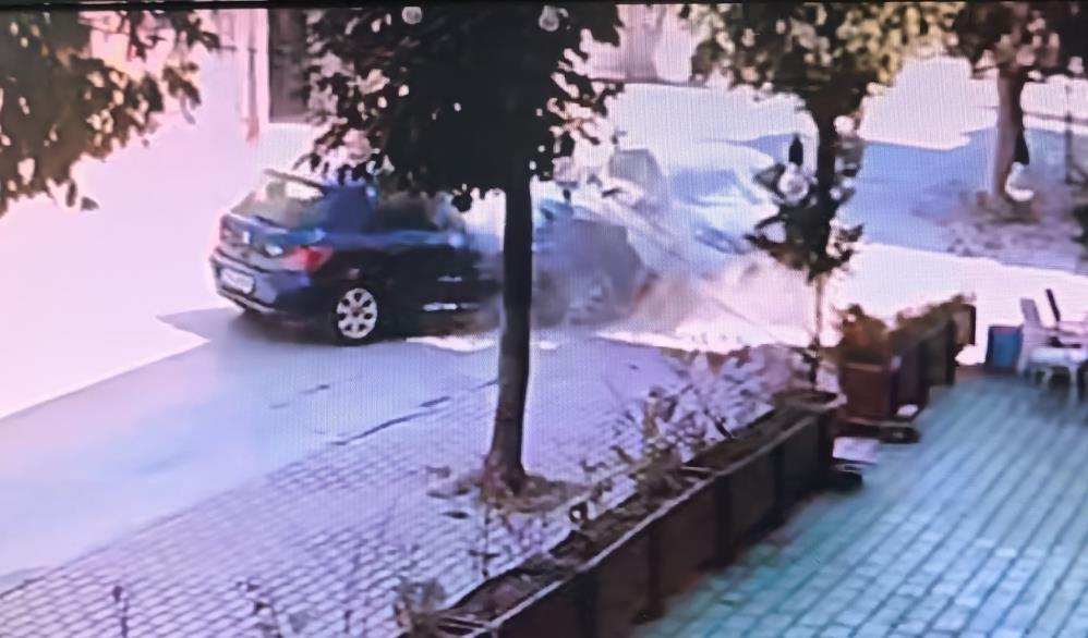 İnegöl’de kafa kafaya çarpıştılar! Bursa’nın İnegöl ilçesinde kontrolden çıkan otomobil karşı şeride geçerek başka