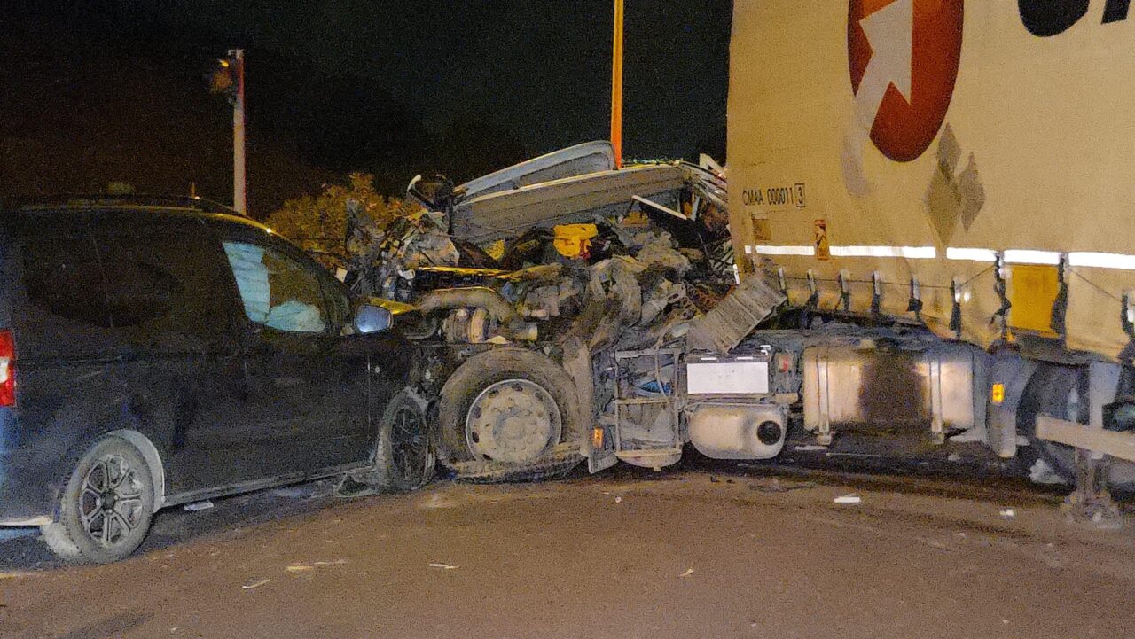 Bursa’nın Orhangazi ilçesinde tır ile otomobilin çarpışması sonucu 63 yaşındaki