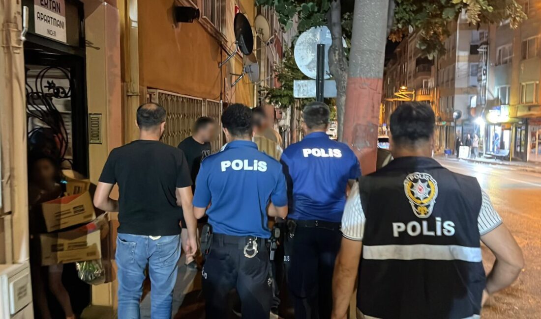 Bursa’da polis ekiplerinin gerçekleştirdiği yaya ahlak uygulamasında 78 kişi sorgulandı.