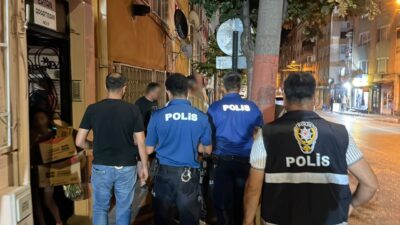 Bursa’da polis ekiplerinin gerçekleştirdiği yaya ahlak uygulamasında 78 kişi sorgulandı.