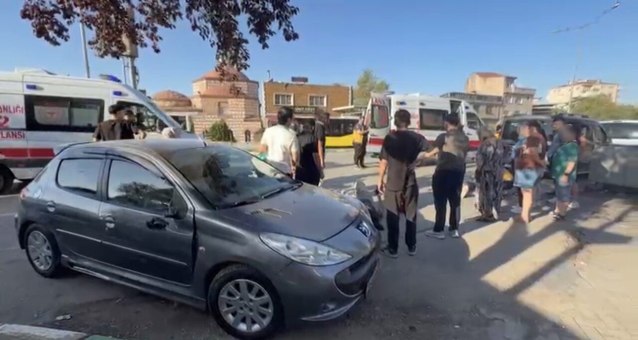 Motosikletteki 2 genç yaralandı 1 Bülten Medya -