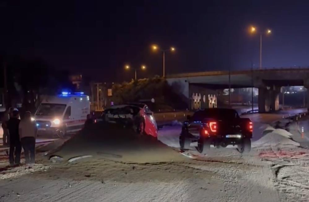 Bursa'da otomobil rampaya savruldu! 1 Bülten Medya -