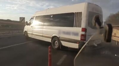 Tekirdağ’ın Çorlu ilçesinde yolcu minibüsünün yasak yerden dönüş yapmak istemesi,