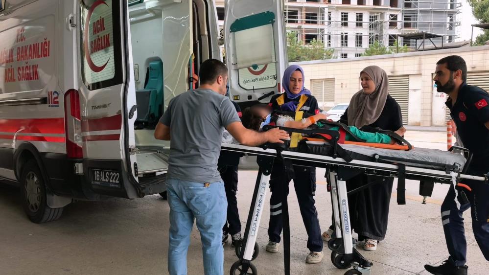 Balkondan düştü! 4 yaşındaki çocuk hastaneye kaldırıldı 1 Bülten Medya -