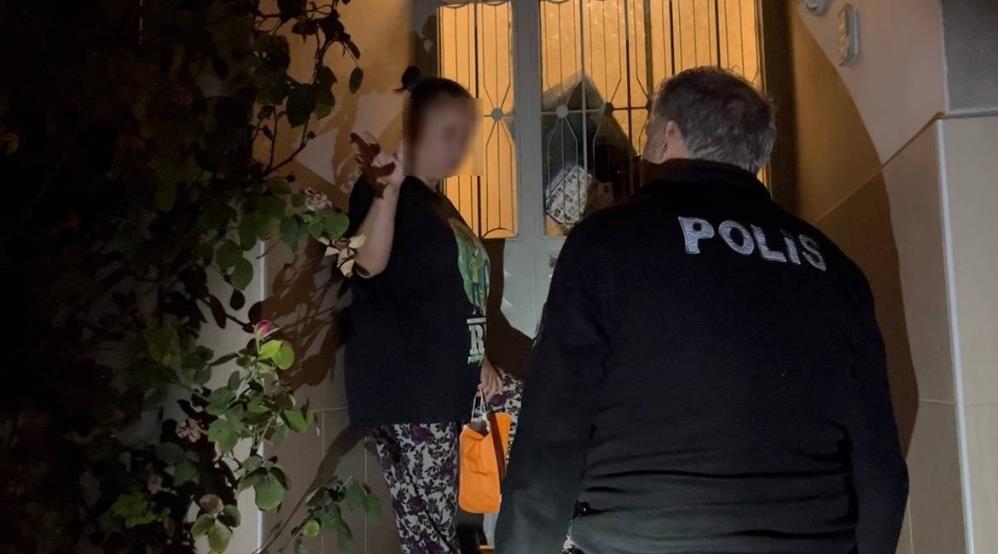 Gece uykuları kaçtı, çocukların üzerine saksı atıldı! Mahalleli çözüm bekliyor Bursa’nın Osmangazi ilçesinde çok sayıda kedi ve köpeğin bulunduğu bir