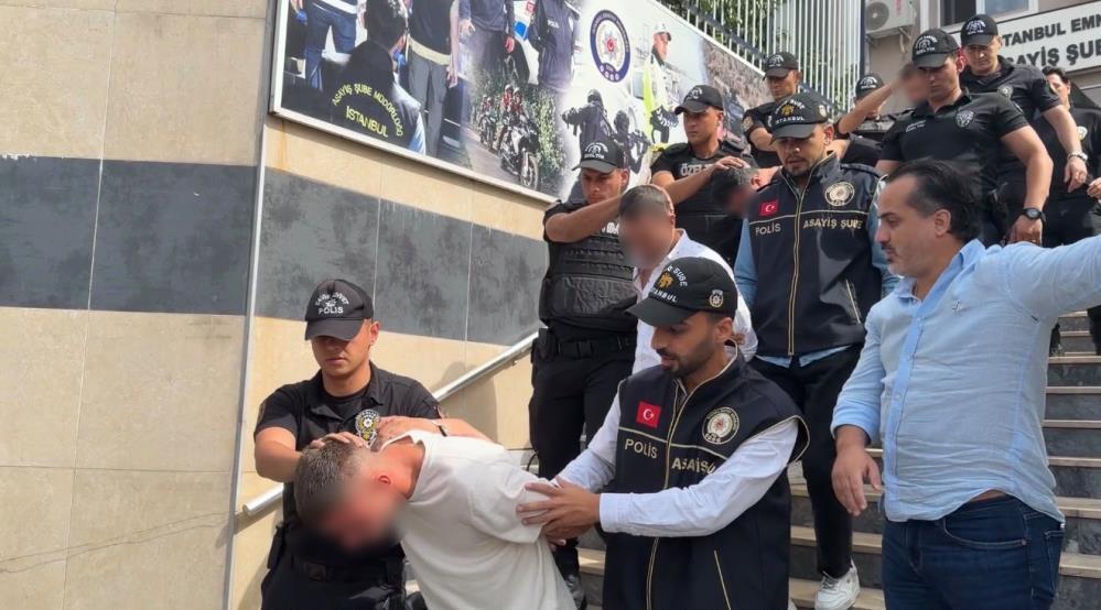 Fatih’te silahlı kavga: 12 şüpheli adliyeye sevk edildi İstanbul Fatih’te bir döviz bürosunda 2 kişinin hayatını kaybettiği, 2