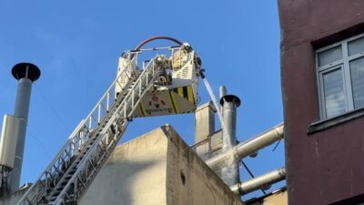 İstanbul Beyoğlu’nda 6 katlı restoranın ikinci katında yangın çıktı. İtfaiye